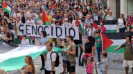 Centenares de personas se manifiestan en Huesca contra la complicidad de gobiernos y empresas con Israel