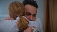 ¡Se olvidan de todo por un segundo! El abrazo que demuestra que el amor de Bahar y Evren sigue vivo