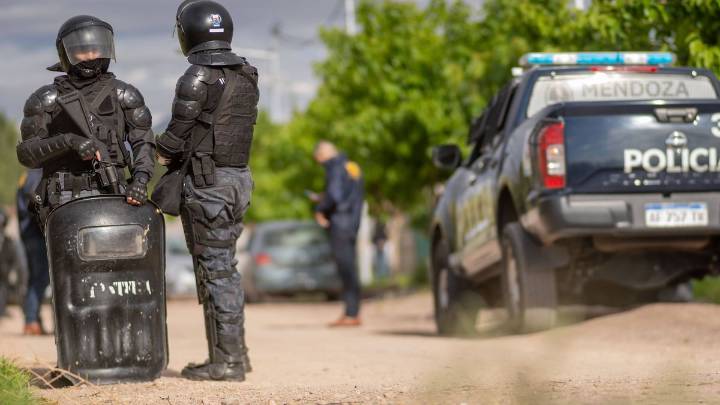 Un hombre fue atacado de un puntazo en el pecho en medio de una pelea y murió desangrado
