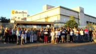 Familias de Monesterio afectadas por el transporte escolar se concentran a las puertas del IES Juan Calero