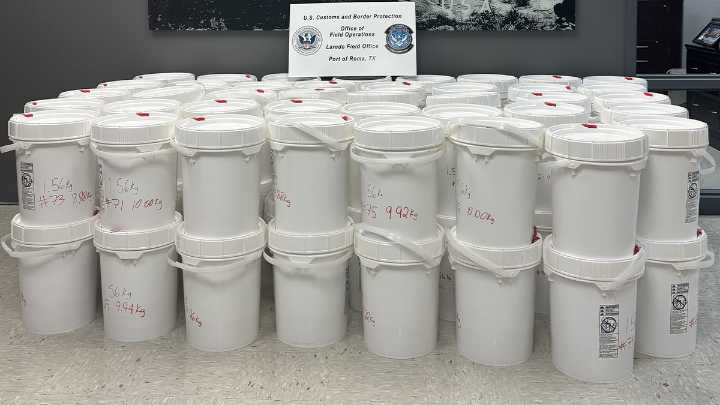 Incautan más de 13 millones de dólares en metanfetamina oculta en tráiler en Roma