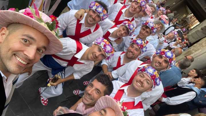 Graus baila al ritmo primoroso de sus dances y ríe con el ingenio de sus cabezudos