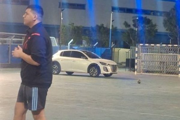 Aseguran que un jugador de Racing olvidó el auto en la cancha de handball y no podían usarla