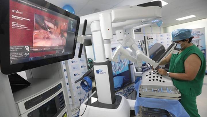 ¿Robots que operan a los pacientes? Cuatro mitos de la cirugía robótica al descubierto
