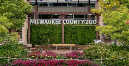 Elephant falls over at Milwaukee County Zoo, MFD responds