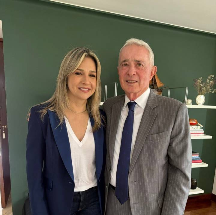 “Todo nuestro respeto a su candidatura”: Uribe tras encuentro con Vicky Dávila