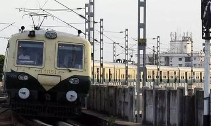 Strict action against passengers carrying flammables in train, SR warns