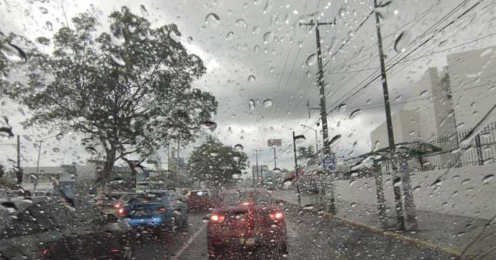Pronostican lluvias muy fuertes y oleaje elevado en Colima