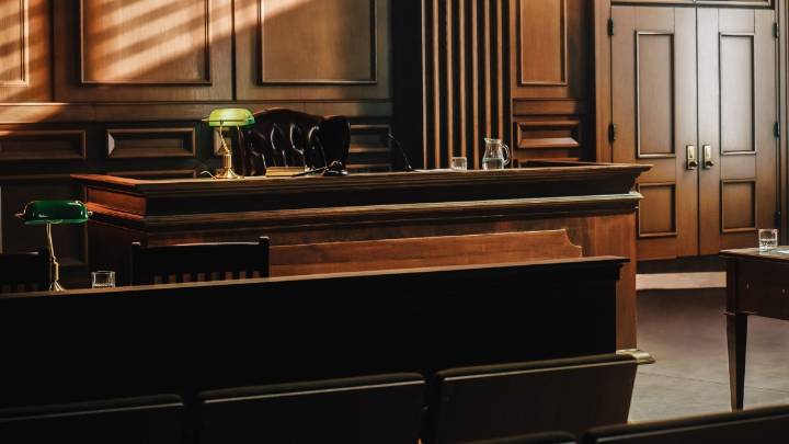 Muere en corte, momentos antes de declararse culpable de matar de un balazo a su esposa