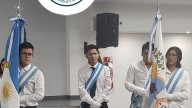 La historia de Misael, el estudiante sordo que viaja 200 kilómetros por día y logró ser abanderado