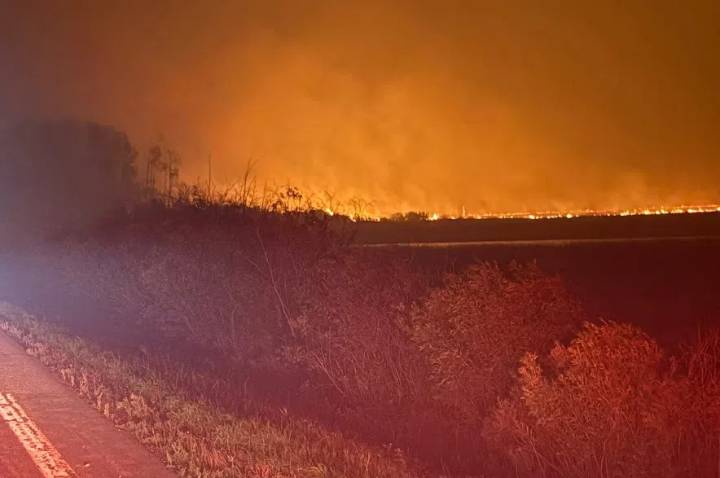 ‘Just across the river:’ Fires near Île-à-la-Crosse subdivisions keep crews busy