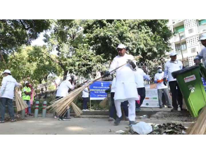 Delhi: MoS Prataprao Jadhav leads cleanliness drive under 'Ek Din, Ek Ghanta, Ek Saath' campaign