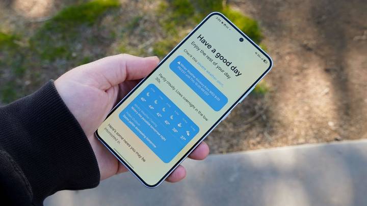 The Galaxy S25 offers the best of Galaxy AI and Gemini, and it's FREE at Verizon