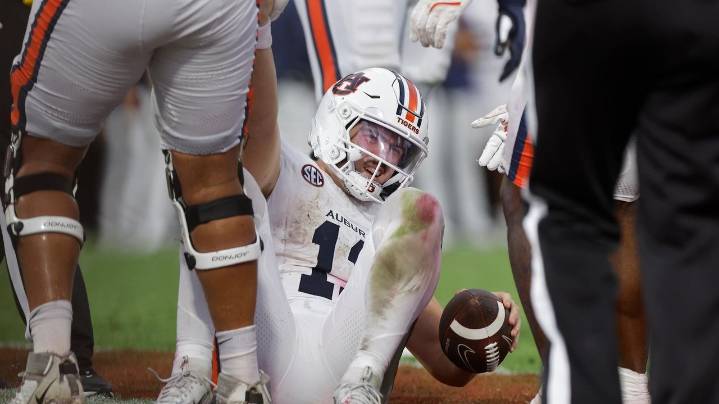 Oklahoma sacks ex-Sooners quarterback Jackson Arnold a record 10 times in 24