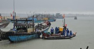 Vietnam evacúa a miles y cierra aeropuertos ante la llegada del tifón Bualoi