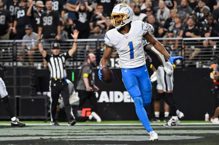 Nick Canepa’s Chargers report card: Receivers, defense, coach all earn A’s in Bolts’ win over Raiders