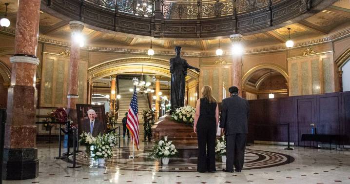 Photos: Former Gov. Jim Edgar lies in state at the Illinois Capitol