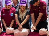 Brugada encabeza clase masiva de RCP en el Monumento a la Revolución