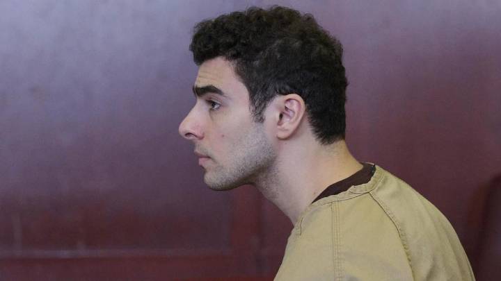 Mangione's lawyers urge judge to block death penalty
