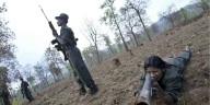 Tras casi 60 años, los rebeldes maoístas de India anunciaron la suspensión unilateral de la lucha armada