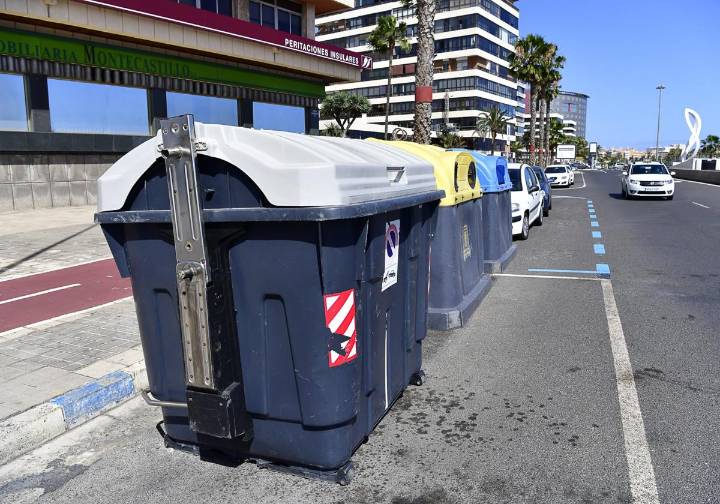 El macrocontrato de Recogida ajusta anualidades y recorta la reposición de contenedores de basura