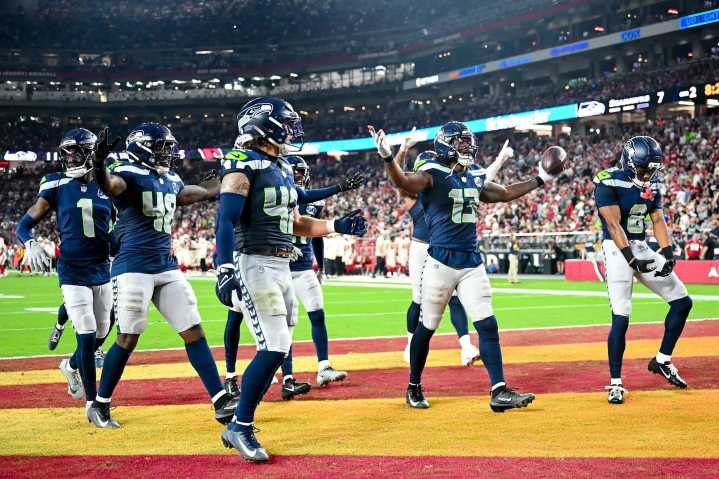 Seahawks avoid disaster in desert with late win over Arizona