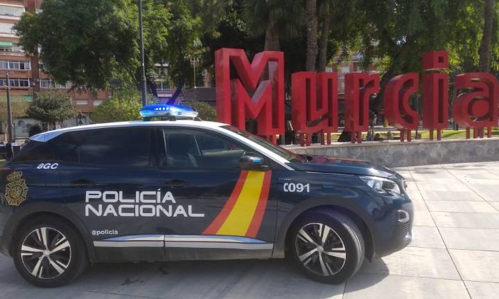 La Policía Nacional detiene en Murcia a un hombre implicado en hurtos y robos