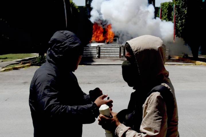 Activistas vuelven a protestar por caso Ayotzinapa en Guerrero