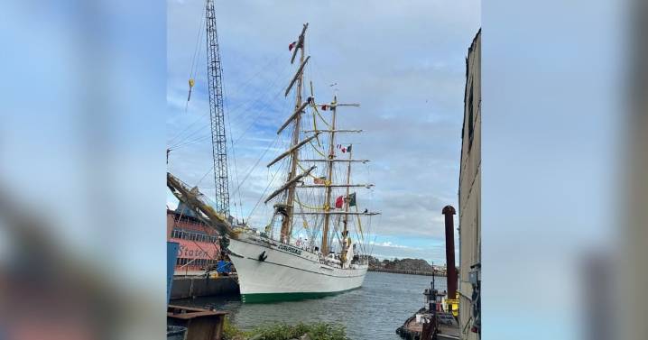 Buque Cuauhtémoc realiza pruebas para volver a México luego del accidente en puente de Brooklyn