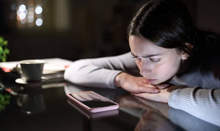 FOMO digital: La adicción que se esconde en el bolsillo de tus hijos
