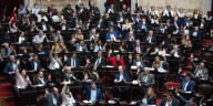Mercados: la derrota del Gobierno en el Congreso trajo más pesimismo a los inversores