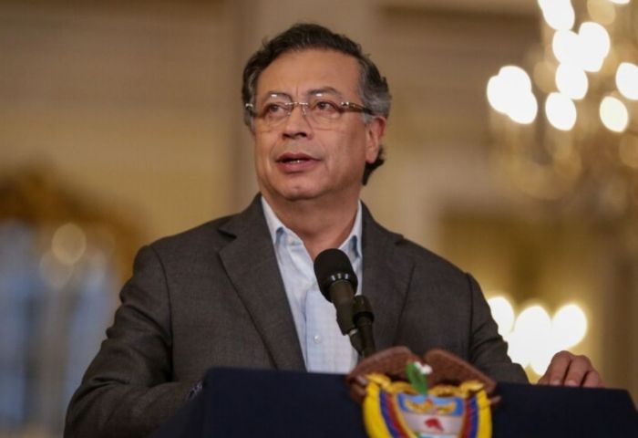 Petro pidió a presidenta de México ayuda para hallar al cantante B