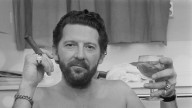 Jerry Lee Lewis apuntó a una botella de Coca-Cola y las dos balas impactaron en el pecho de su bajista