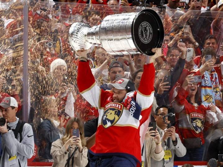 Florida Panthers captain Aleksander Barkov has surgery