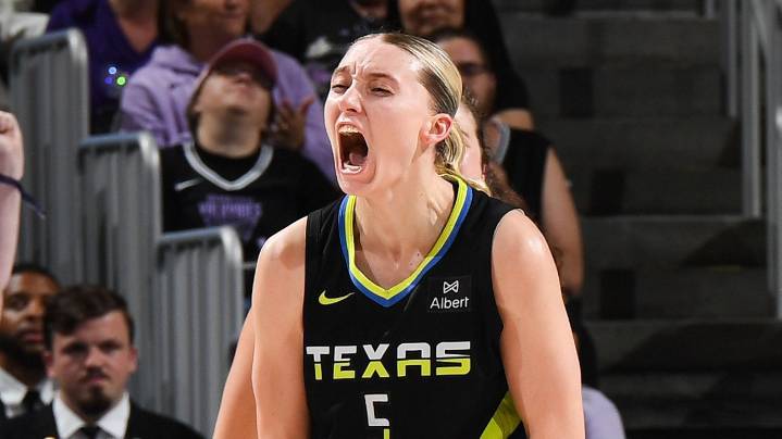 Paige Bueckers surprised with ROTY trophy on Jennifer Hudson's show