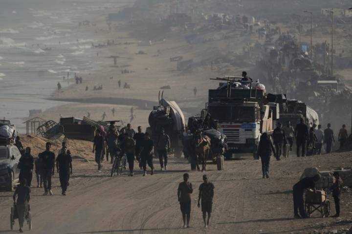 Israeli troops press forward into Gaza City as Palestinians flee