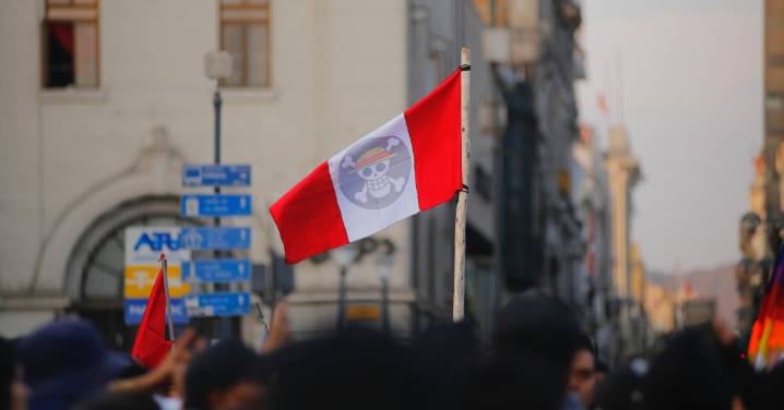 Manifestantes de distintos colectivos se reúnen en la Plaza San Martín en cuarto día de protestas