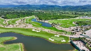 Inaugura Gobernador Navarro campo de golf en Costa Canuva