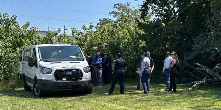 BRPD: Body found behind food mart; homicide investigation underway