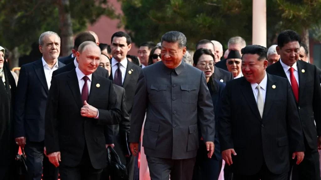 Xi exhibe poderío militar y reúne a Putin y Kim en Pekín