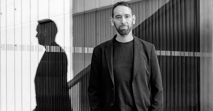 El escritor y profesor granadino Gerardo Rodríguez Salas gana el premio de poesía Marpoética con 'Oxford Circus'