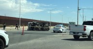 Volcadura de camión con residuos peligrosos deja lesionados
