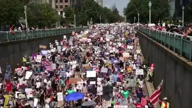 Thousands protest for a ‘Free DC’ on the fourth week of federal control in Washington