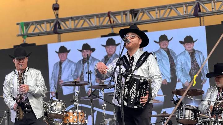 Inician los festejos patrios en la Plaza Principal con presentación musical