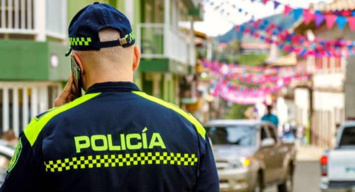 Destituido e inhabilitado patrullero de la Policía por la muerte de dos manifestantes en el 2020 Los hechos ocurrieron en inmediaciones del CAÍ Verbenal en Bogotá.