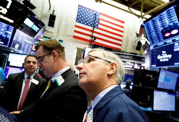 Dow Jones sube 0.8% impulsado por un débil reporte de empleo que aumenta las apuestas de un recorte de tasas