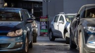 Gasolina a 13 céntimos en Valencia: colas kilométricas, ¿el chollo del año?