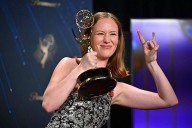 Hannah Einbinder se pronuncia contra el ICE y a favor de Palestina en los Emmy 2025