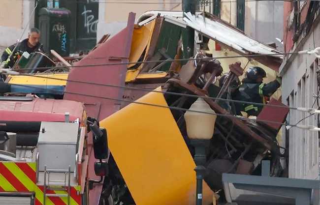Mueren 15 en percance de tranvía en Lisboa