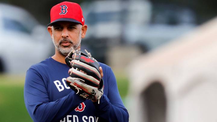 Red Sox manager Alex Cora’s Legal Seafood story proves he’s beloved in Boston